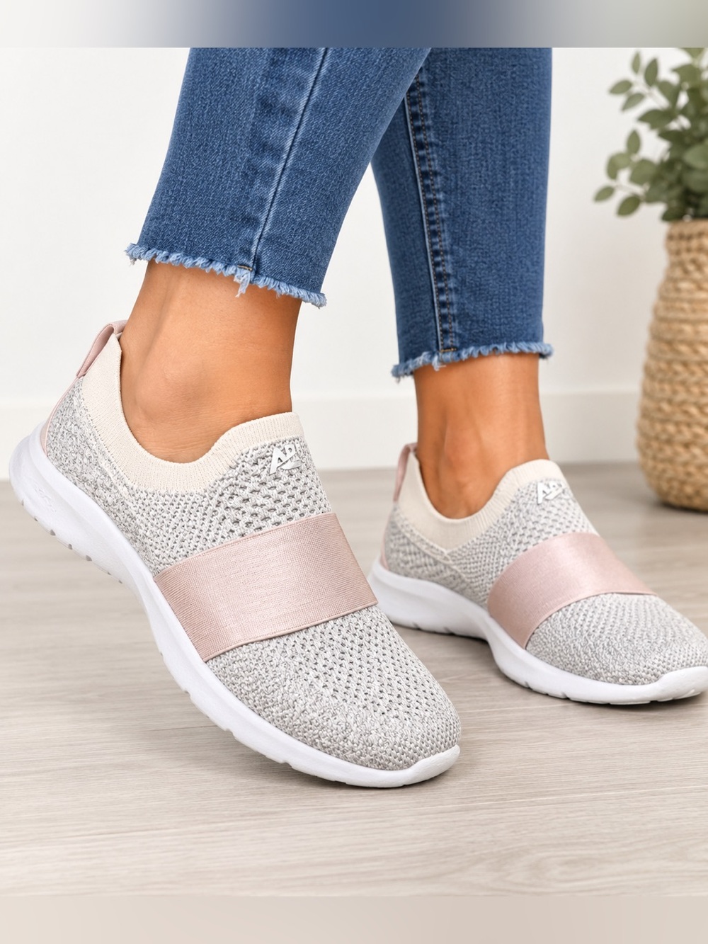 APL Techloom Bliss in Rose Dust/Nude, size 6,
Rose Dust/Nude